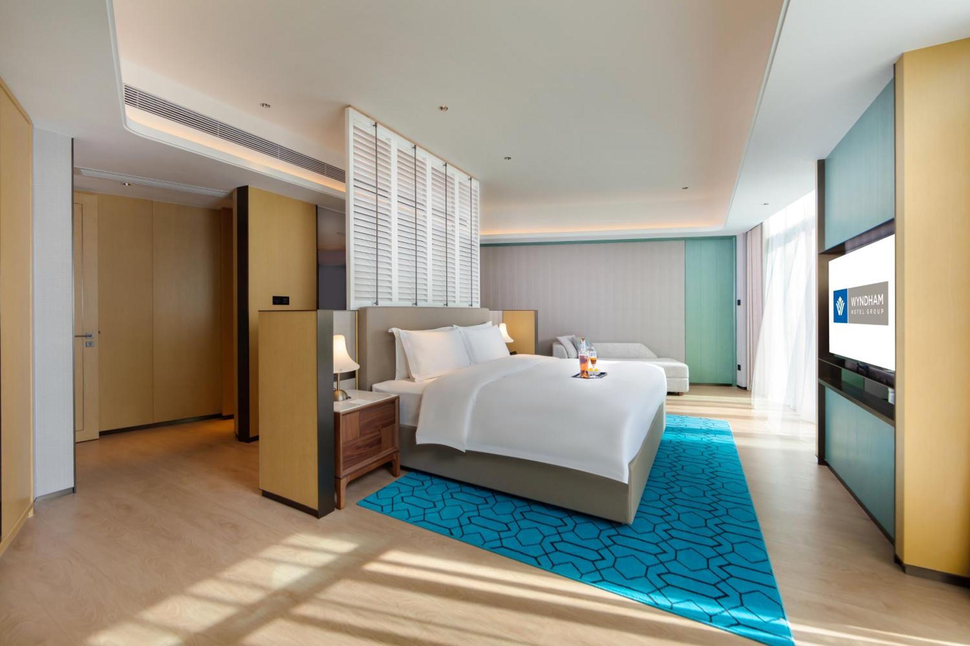 Отель Wyndham Grand Plaza Royale Hot Springs Фэнхуан Экстерьер фото