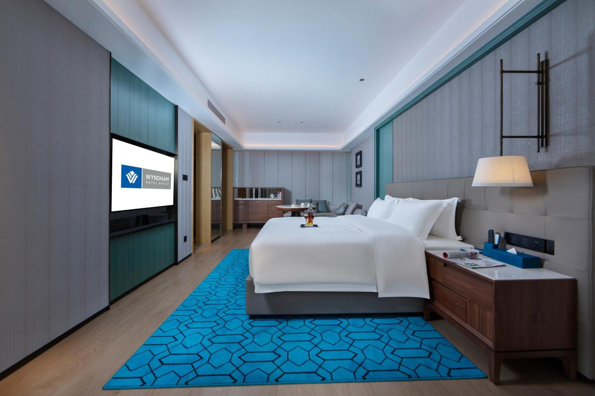 Отель Wyndham Grand Plaza Royale Hot Springs Фэнхуан Экстерьер фото