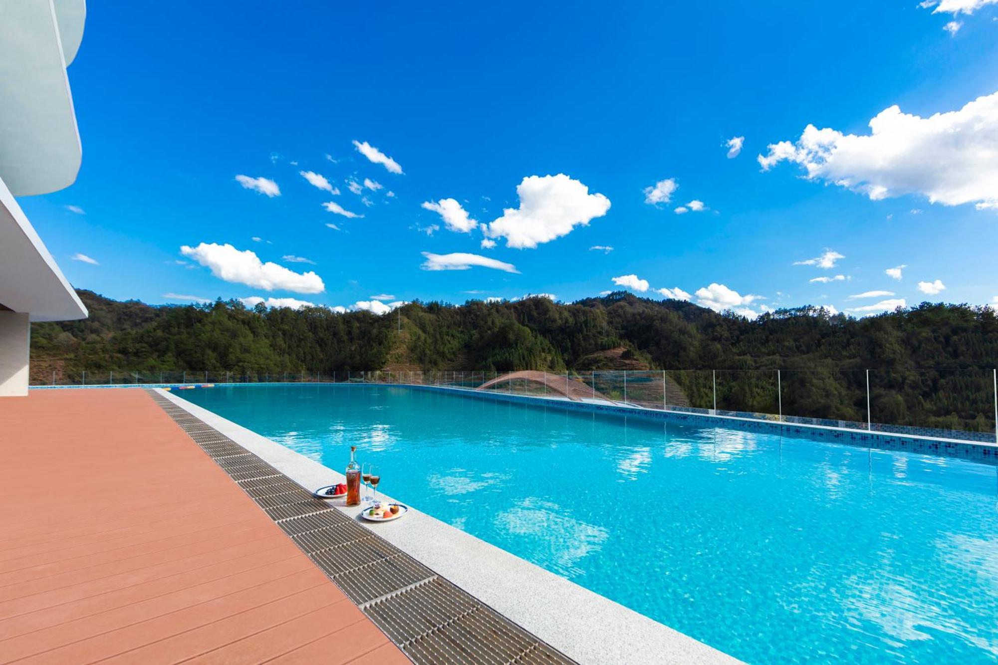 Отель Wyndham Grand Plaza Royale Hot Springs Фэнхуан Экстерьер фото